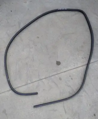 Nissan Juke II F16 Front door rubber seal