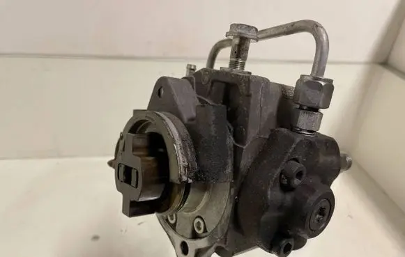 Toyota Corolla Verso AR10 Fuel injection high pressure pump 221000R020 HU2940000306