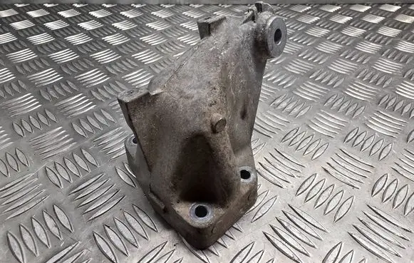 Mercedes-Benz ML W166 Engine mounting bracket A6422236304