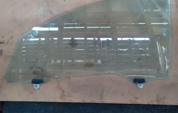 Mitsubishi ASX Front door window glass four-door