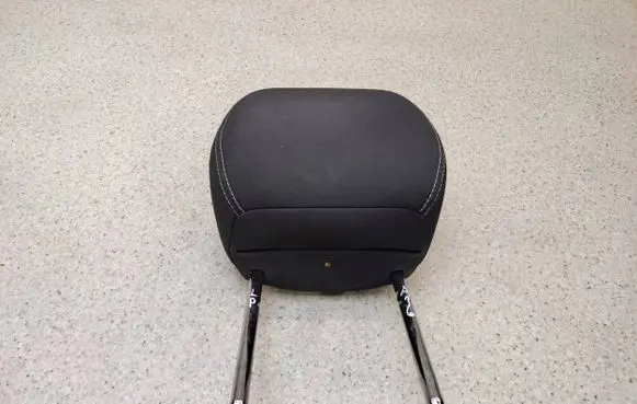 Toyota Avensis T270 Front seat headrest 