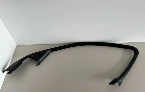 BMW 7 E65 E66 Front door glass trim molding 8223820