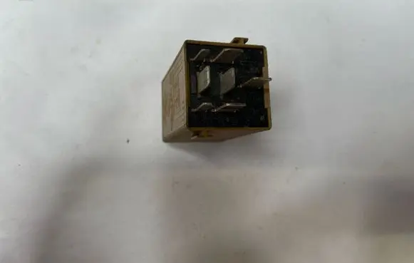 BMW 5 E39 Window control relay 61368384505 V23141B3001X15