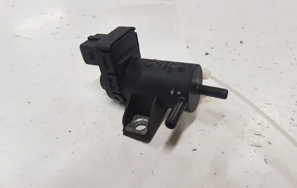 Renault Megane III Turbo solenoid valve 820076263