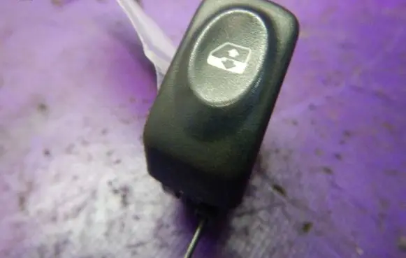 Renault Clio II Quarter vent window switch 