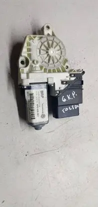 Seat Toledo III (5P) Rear door window regulator motor 5P0839401 4022005108