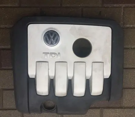 Volkswagen PASSAT B6 Engine cover (trim) 03G103925BP