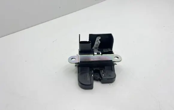 Volkswagen Golf VII Tailgate lock latch 5G6827505B