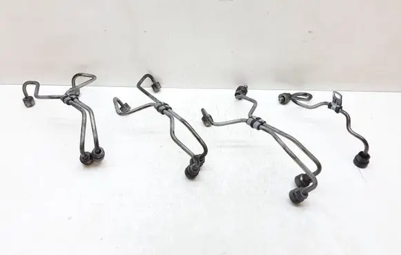 Volvo V70 Fuel injector supply line/pipe 