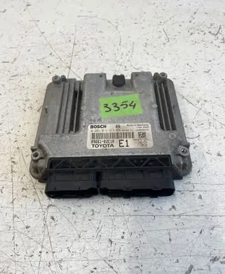 Toyota Auris 150 Engine control unit/module 0281013413 8966102E10