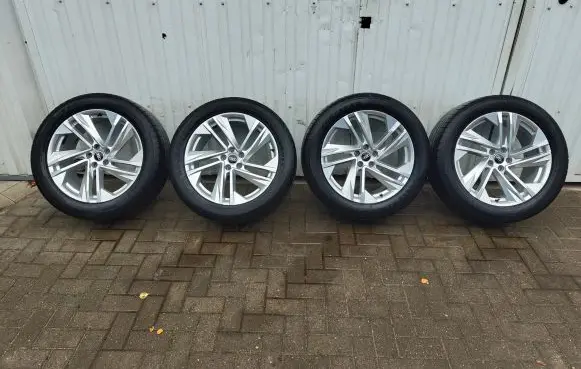Audi Q7 4M R20 alloy rim 4M0601025BQ