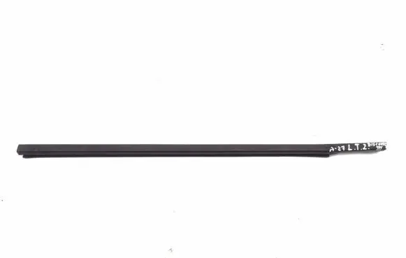 Land Rover Discovery 3 - LR3 Rear door windshield rail 