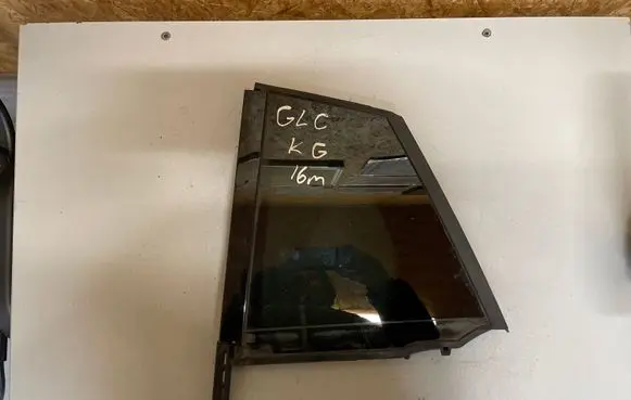 Rear vent window glass