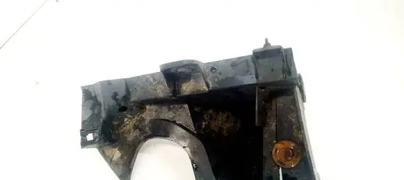 Rear bumper mounting bracket