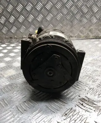 Opel Vivaro Air conditioning (A/C) compressor (pump) 8200454172E