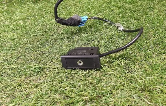 Mercedes-Benz E W212 AUX in-socket connector A1728200815