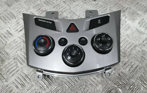 Chevrolet Trax Climate control unit 95332722 545329302 3239800000000X