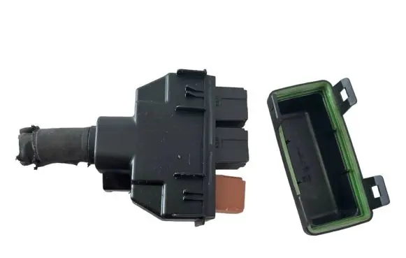 Opel Insignia A Fuse module 315938597