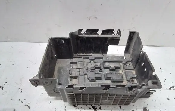 Peugeot 1007 Battery box tray 