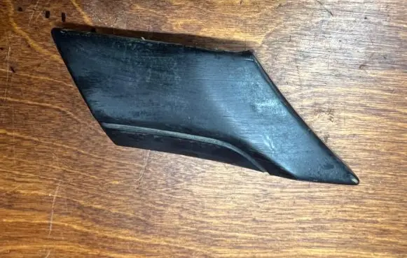 Rear fender molding trim