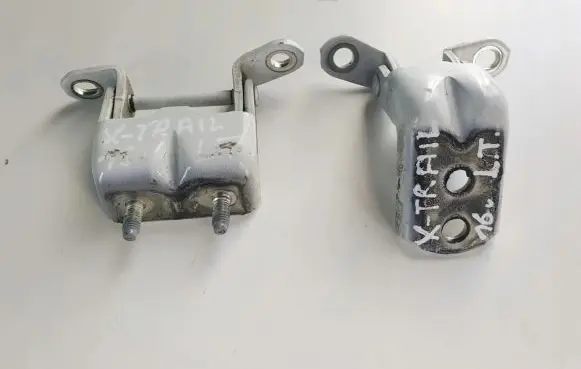 Nissan X-Trail T32 Rear door hinge set 