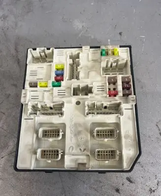 Renault Master III Fuse module 284B63007R