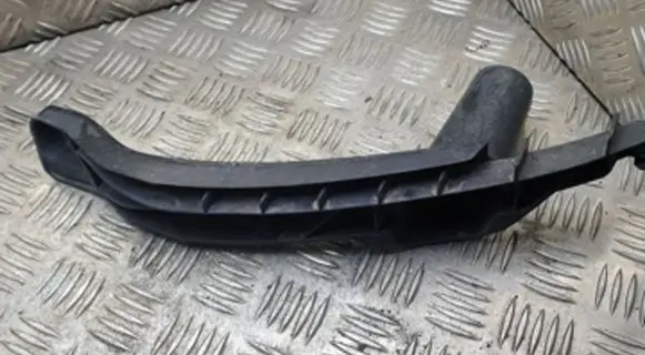 Front bumper mounting bracket