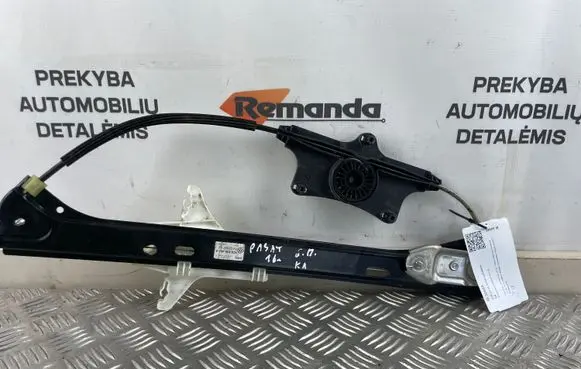 Rear window lifting mechanism without motor
