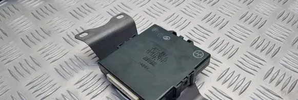 Lexus IS 220D-250-350 Power management control unit 8967053030 1012380101