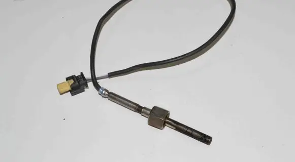 Mercedes-Benz E W212 Oil temperature sensor A0009053905