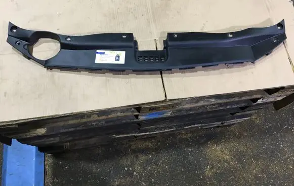 Hyundai Santa Fe Radiator trim 863532B700