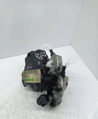 Mercedes-Benz CLS C219 Fuel injection high pressure pump A6420700201 A6420104202