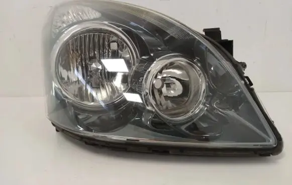 Toyota Corolla Verso AR10 Headlight/headlamp P7106R