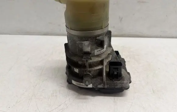 Volvo S80 Power steering pump 31387595