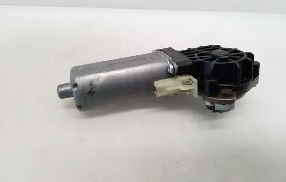 Mercedes-Benz C W204 Seat adjustment motor 0390203001