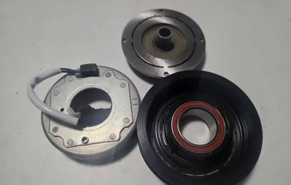 Ford Mustang VI Air conditioning compressor pulley JR3Z19V649A