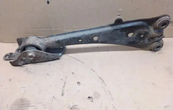 Toyota RAV 4 (XA40) Rear upper control arm/wishbone