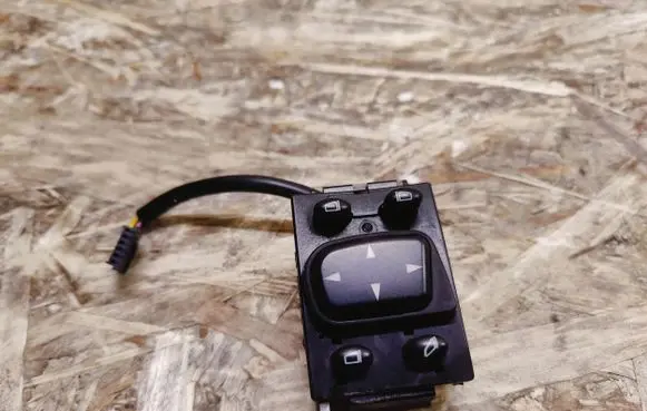 Mercedes-Benz S W220 Wing mirror switch 2208211551