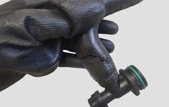 Audi A3 S3 8V Breather/breather pipe/hose 04E103474K