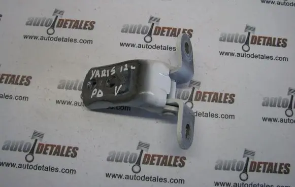 Toyota Yaris Front door upper hinge