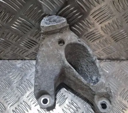 Audi A4 S4 B8 8K Engine mounting bracket 8K0199307