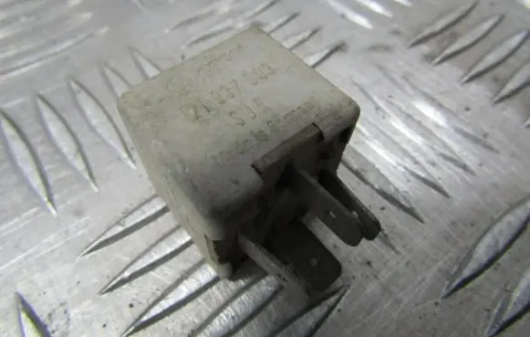 Volkswagen Golf III Other relay 171937503