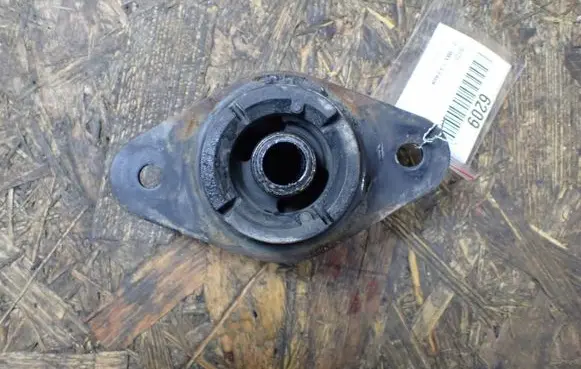 Isuzu D-Max Front upper strut mount 