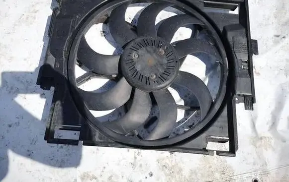 BMW 3 F30 F35 F31 Radiator cooling fan shroud 17428621193 8621193