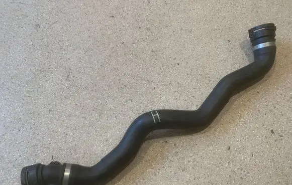 BMW 5 G30 G31 Engine coolant pipe/hose 8572905