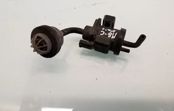 Mercedes-Benz C W203 Turbo solenoid valve A0005450527
