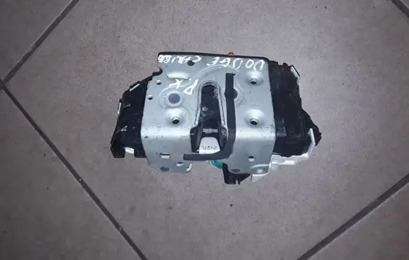 Dodge Caliber Front door lock