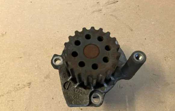 Volkswagen Crafter Water pump 03L121031B