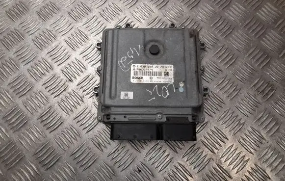 Mitsubishi Colt Engine control unit/module P8631A474