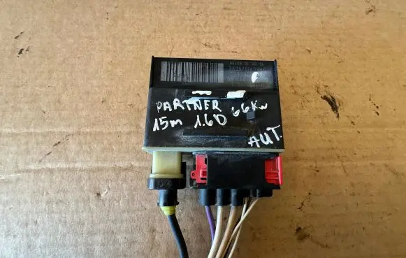 Peugeot Partner Glow plug pre-heat relay 018010951